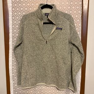 Patagonia Womens half zip size large in great condition! Only worn once